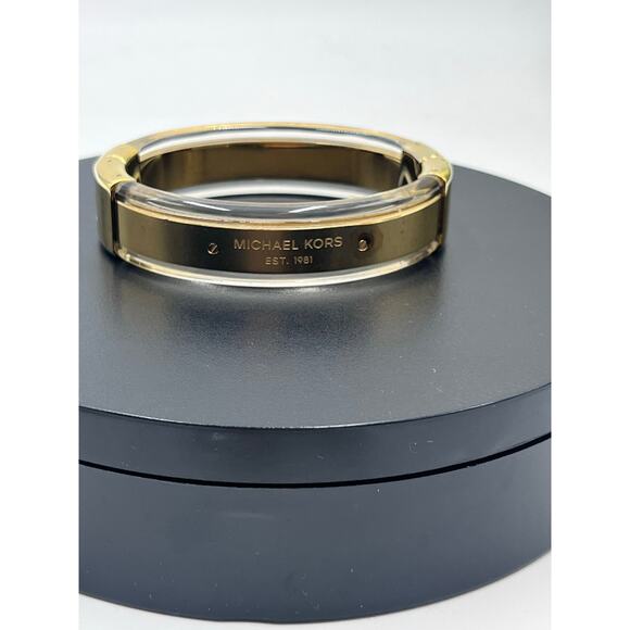 Michael Kors Gold Tone Acetate Acrylic Hinge Logo Plaque Bangle Bracelet MKJ5603 - Picture 2 of 14